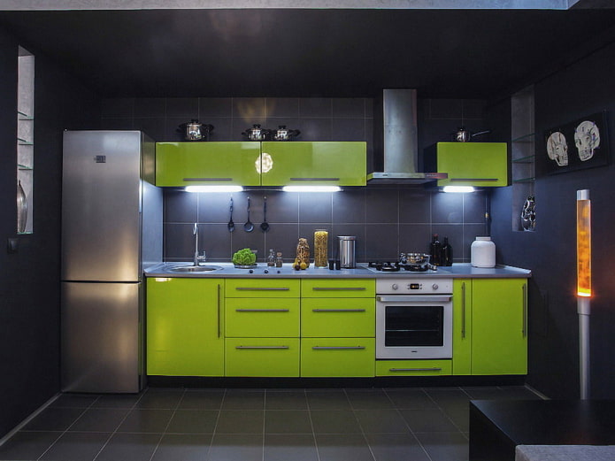Kücheninterieur in Schwarz-Grün-Tönen