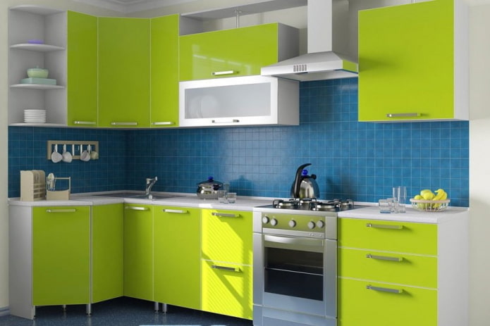 Kücheninterieur in blau-grünen Tönen