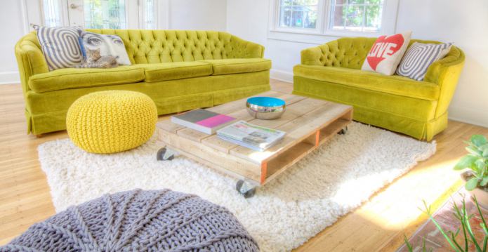 Sofa in Limettenfarbe