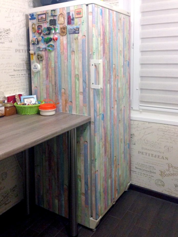 Kühlschrank in Selbstklebefolie
