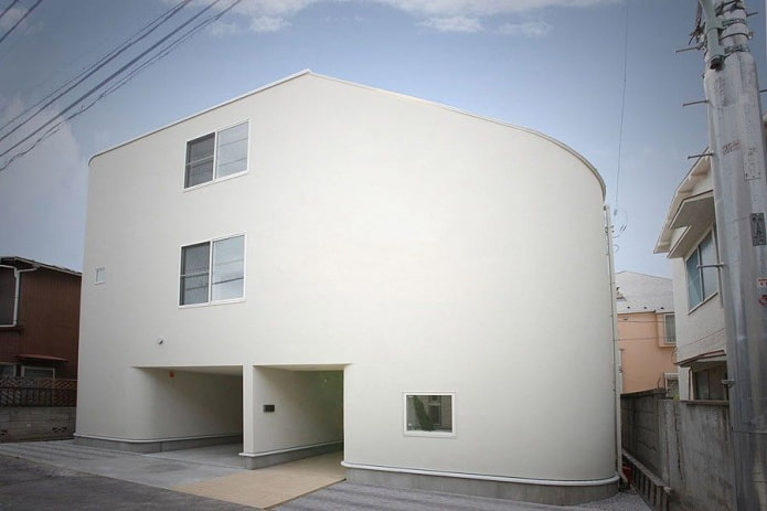 Japanisches Haus mit Rutschbahn-Aussicht von außen
