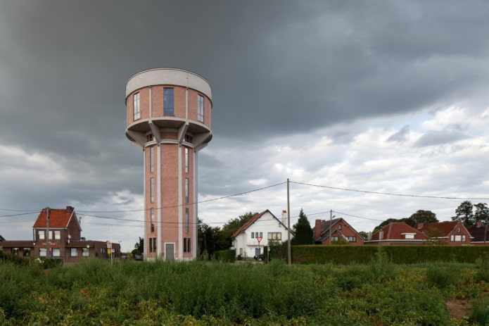 Haus aus einem Wasserturm in Belgien