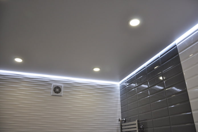 Satin-Spanndecke im Badezimmer