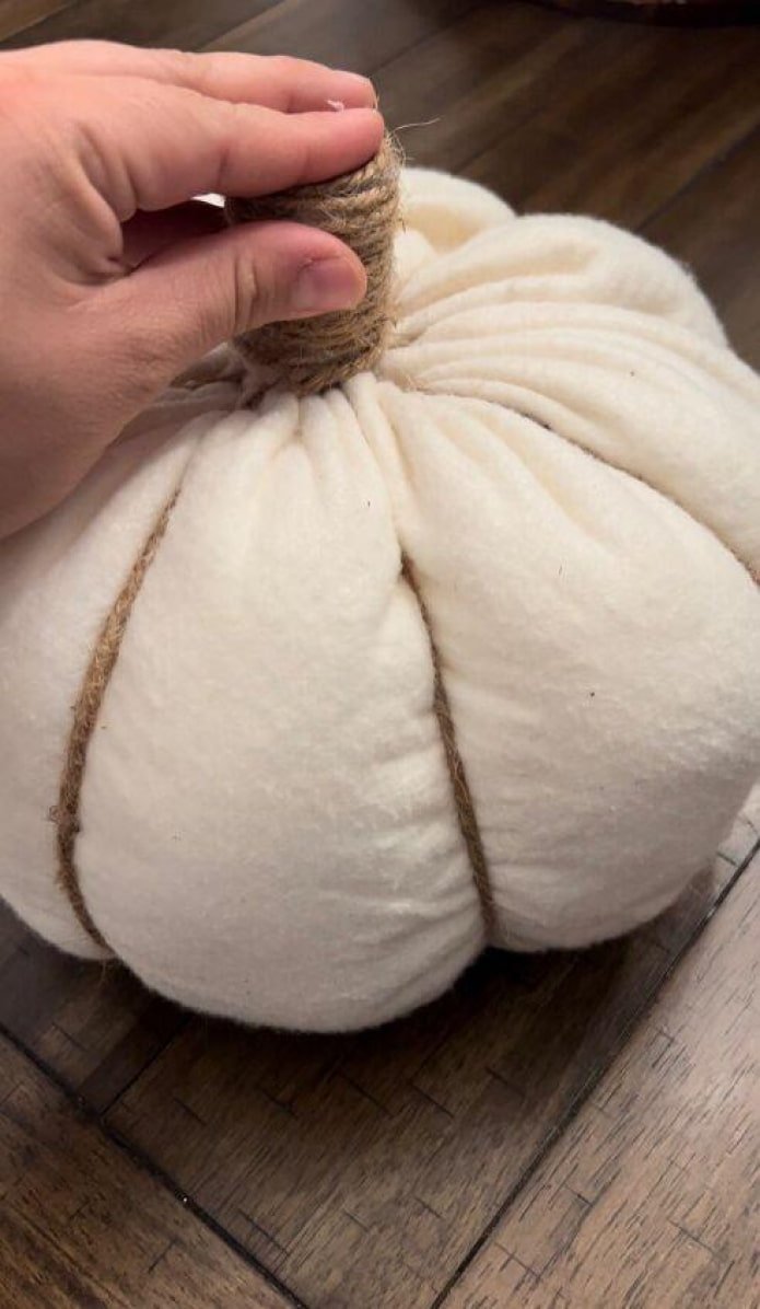 Kürbis aus alten Kleidern