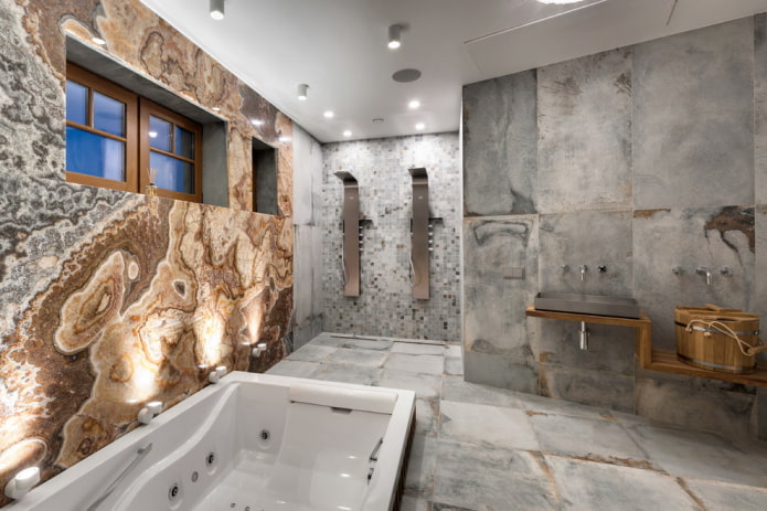 Graues Badezimmerinterieur im modernen Stil