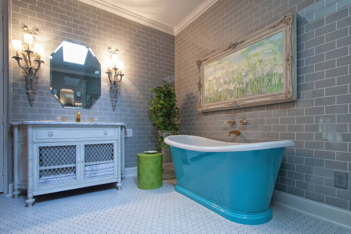 Badezimmer in Grautönen mit grauen Akzenten