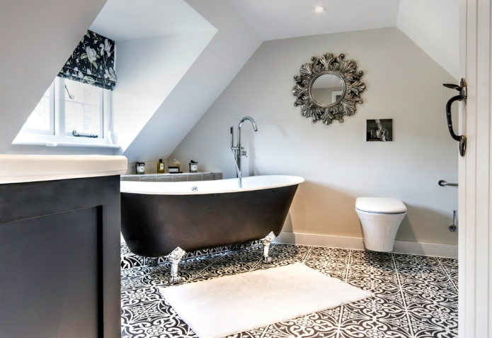 schwarzes und graues Badezimmer