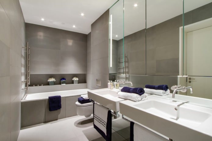 graue Fliesen im Badezimmer