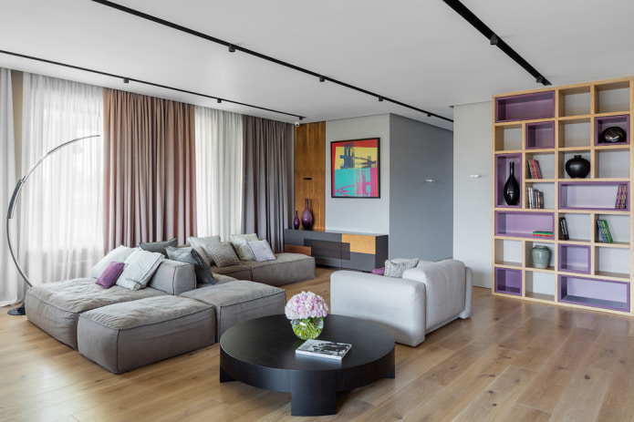 Modulsofa in einem geräumigen Wohnzimmer
