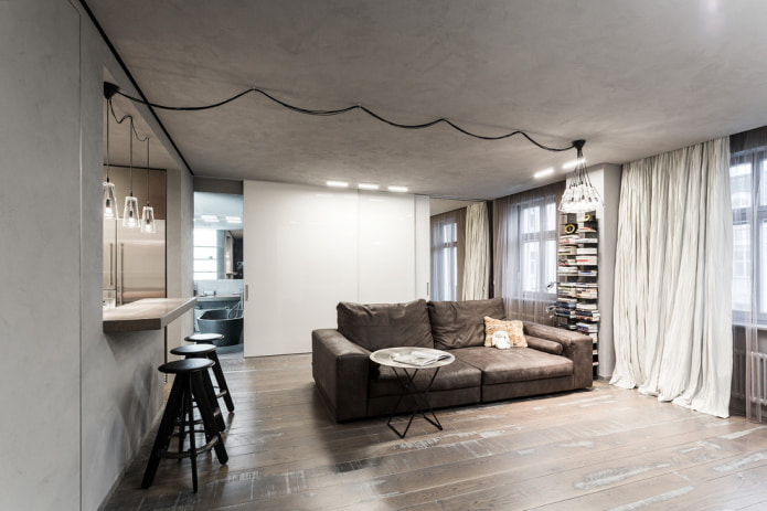 Ledersofa im Interieur im Loft-Stil