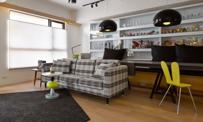 Kariertes Sofa