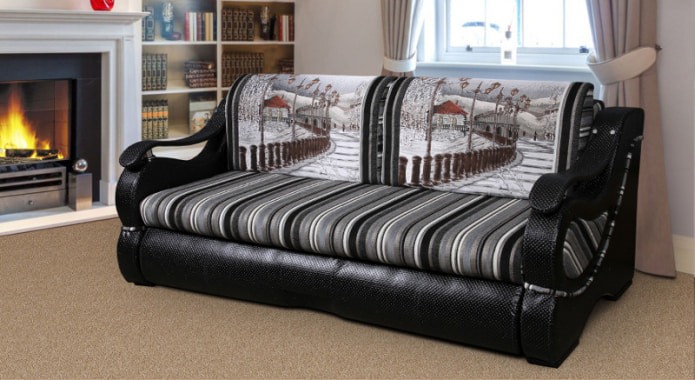 Sofa mit einem Fotodruck der Natur