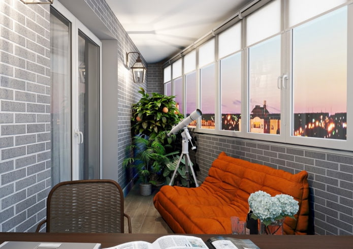 Balkon-Interieur in Grautönen