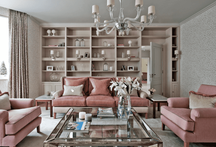 Innenarchitektur in Rosa- und Grautönen
