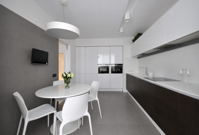 Innenarchitektur in Grau- und Weißtönen