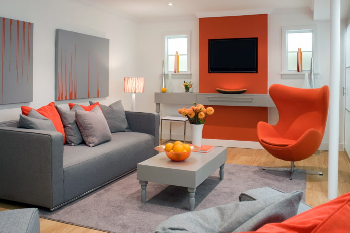 Innenarchitektur in Grau-Orange-Tönen