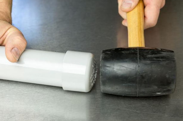 Dübel installieren