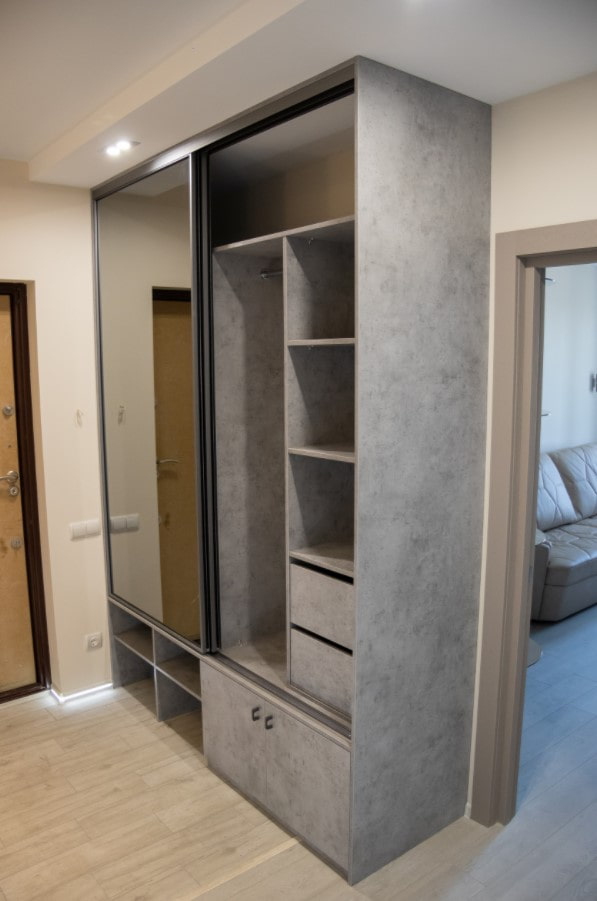Kleiderschrank im Flur