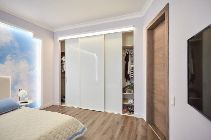 Kleiderschrank im Schlafzimmer