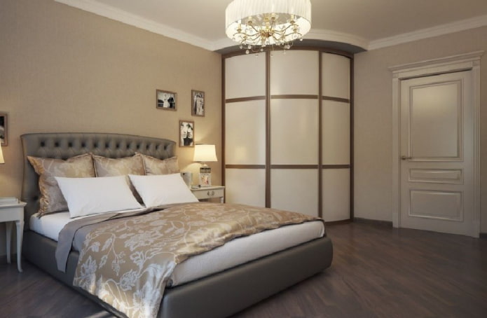 Kleiderschrank im Schlafzimmer