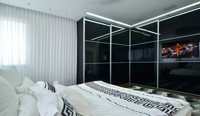 Kleiderschrank im Schlafzimmer
