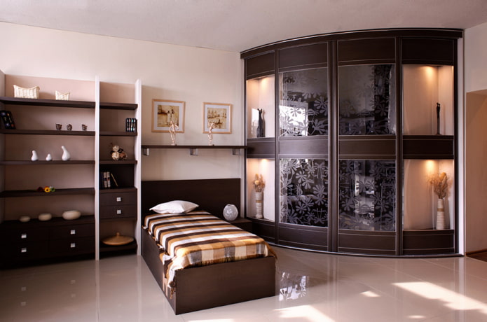 Kleiderschrank im Schlafzimmer