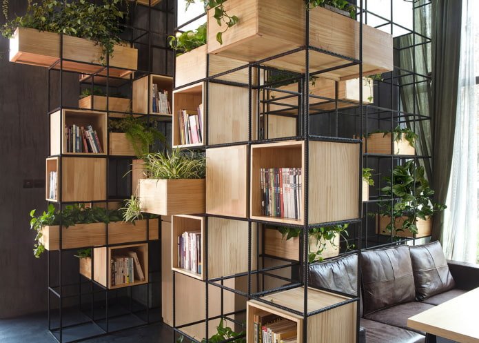 Schrank mit Aquarium als Raumteiler
