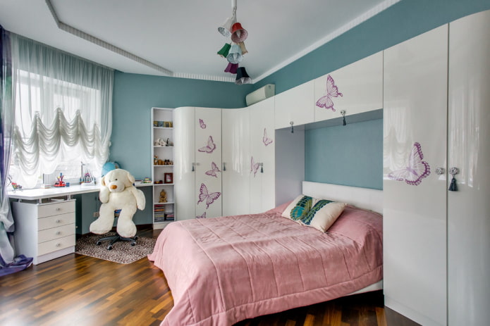 Kunststoffschrank im Kinderzimmer