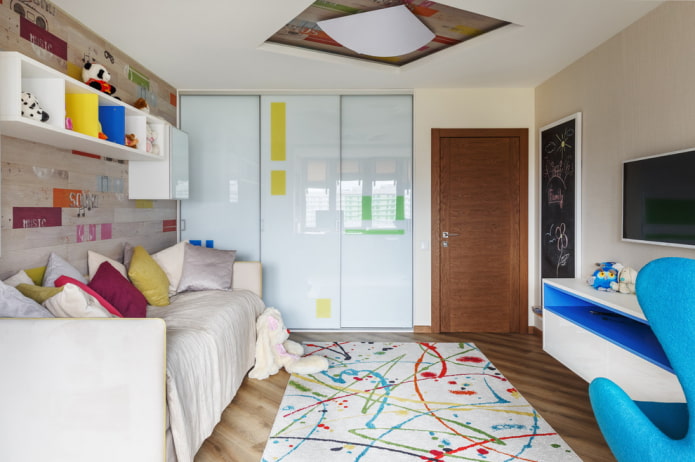 Kleiderschrank im Kinderzimmer