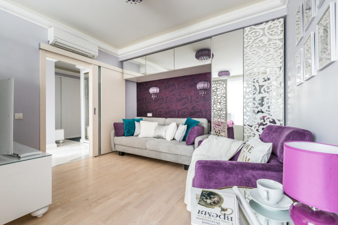 Kleiderschrank im Wohnzimmer