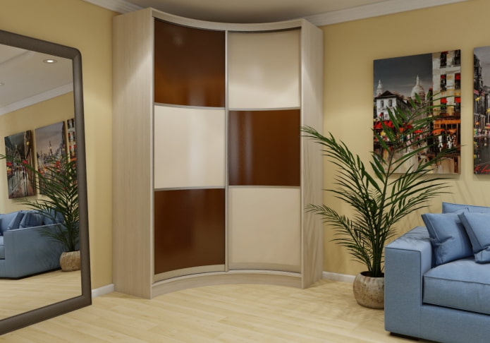 Radius-Kleiderschrank im Wohnzimmer