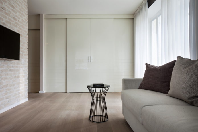 Kleiderschrank im Inneren des Flurs