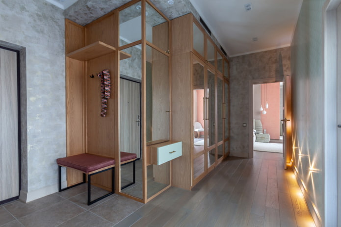 Großer Kleiderschrank im Flur