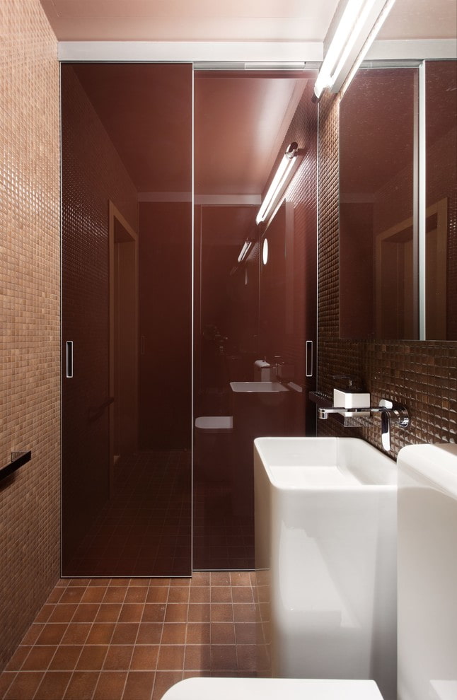 Einbauschrank im Toilettenraum