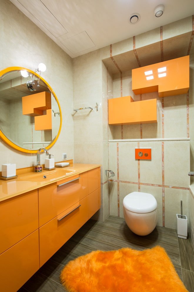 Wandschrank im Toilettenraum