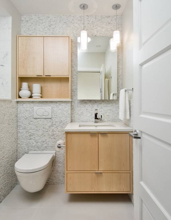 Schrank über der Installation im Toilettenraum