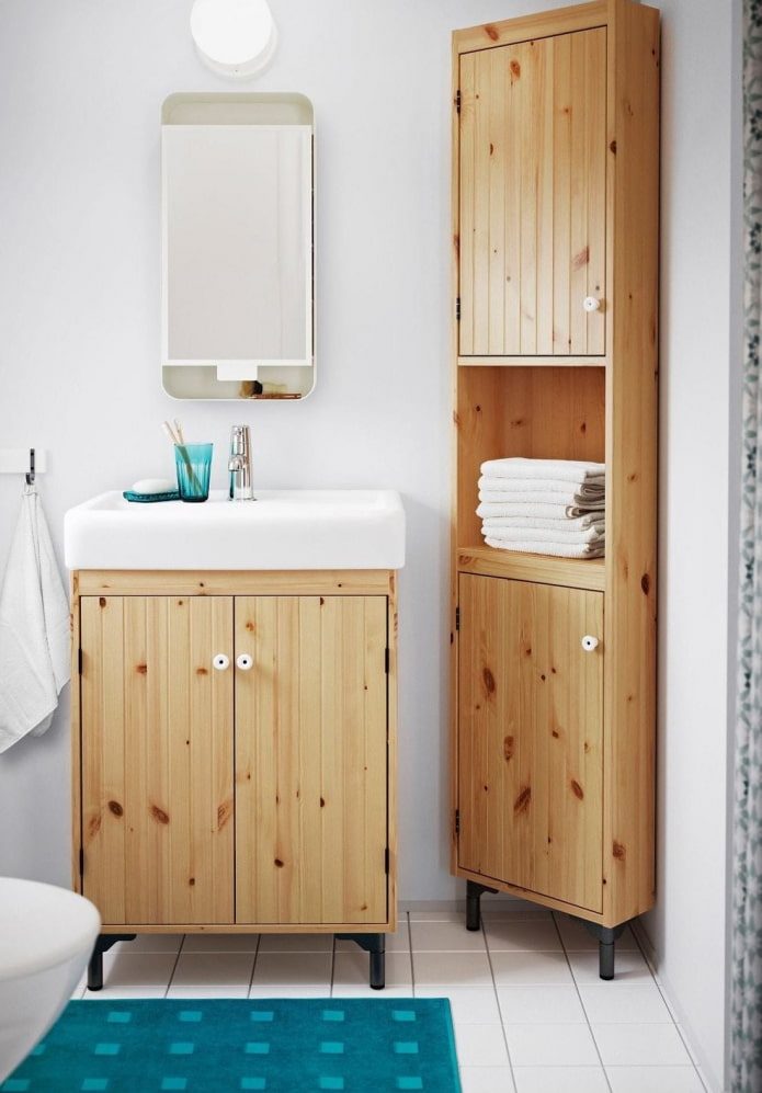 Eckschrank im Toiletteninneren