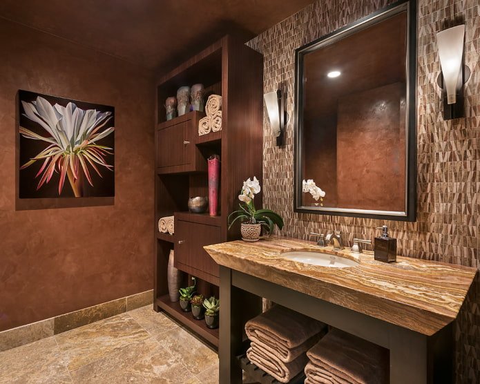 Schrank im Toilettenraum