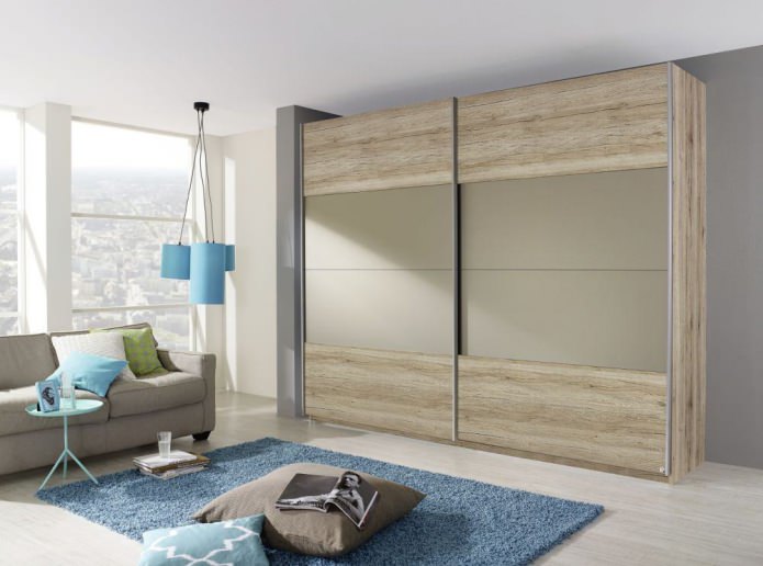 Schiebetürenschrank im Innenraum
