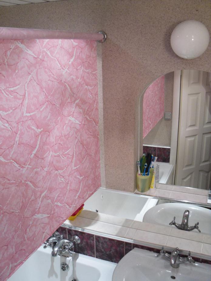 Rollo für das Badezimmer