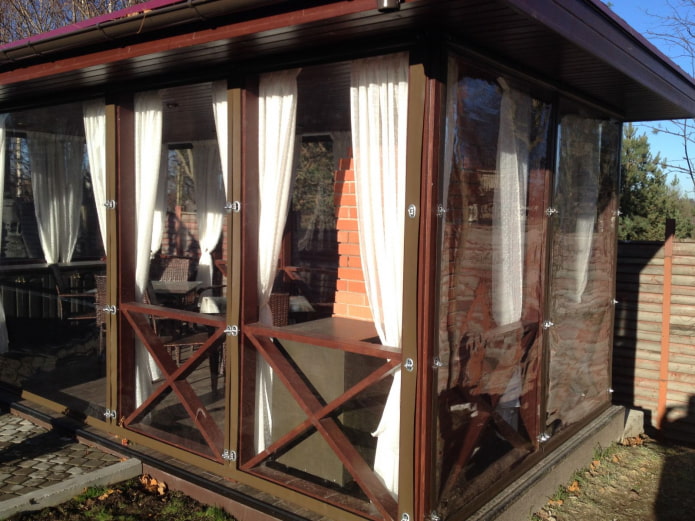 PVC-Kunststoffplatten auf der Veranda