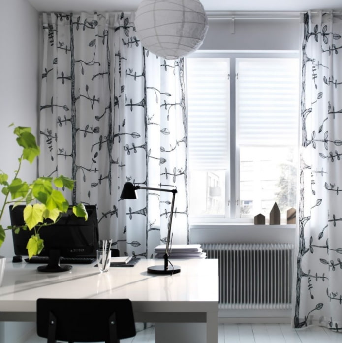Vorhänge mit IKEA-Muster