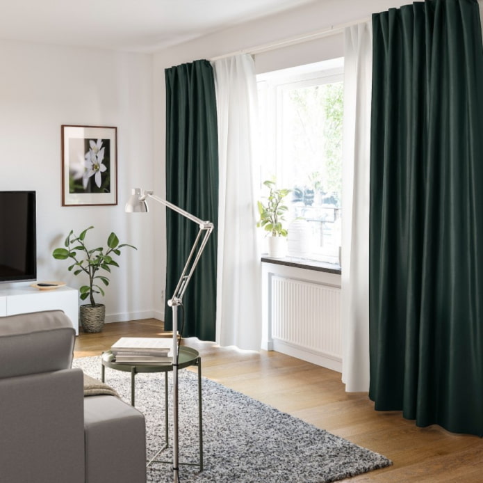 dunkle IKEA-Vorhänge