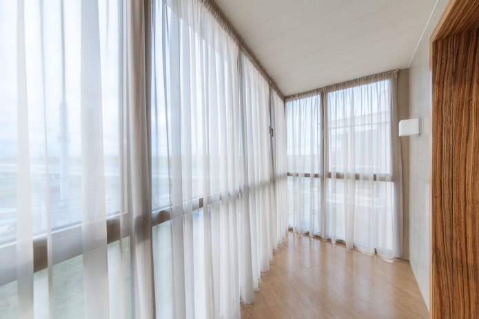 Lamellenhängekonstruktion auf der Loggia