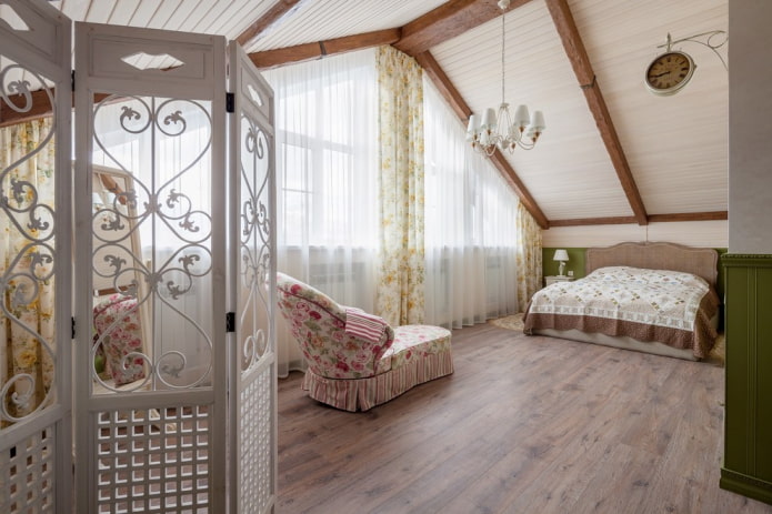 Vorhänge für Dachfenster im Provence-Stil