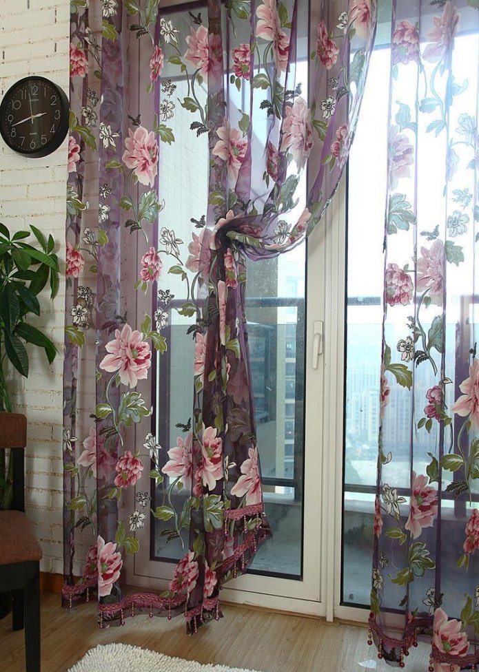 Tüll mit Blumen