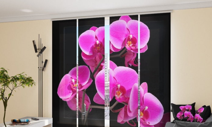Japanische Vorhänge mit dem Bild einer Orchidee