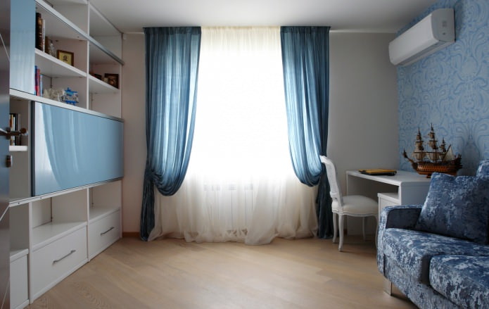 Blaue Vorhänge im Kinderzimmer