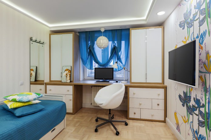 Blaue Vorhänge im Jugendzimmer