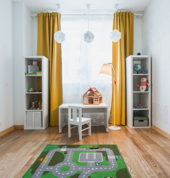 Gelbe Vorhänge im Kinderzimmer
